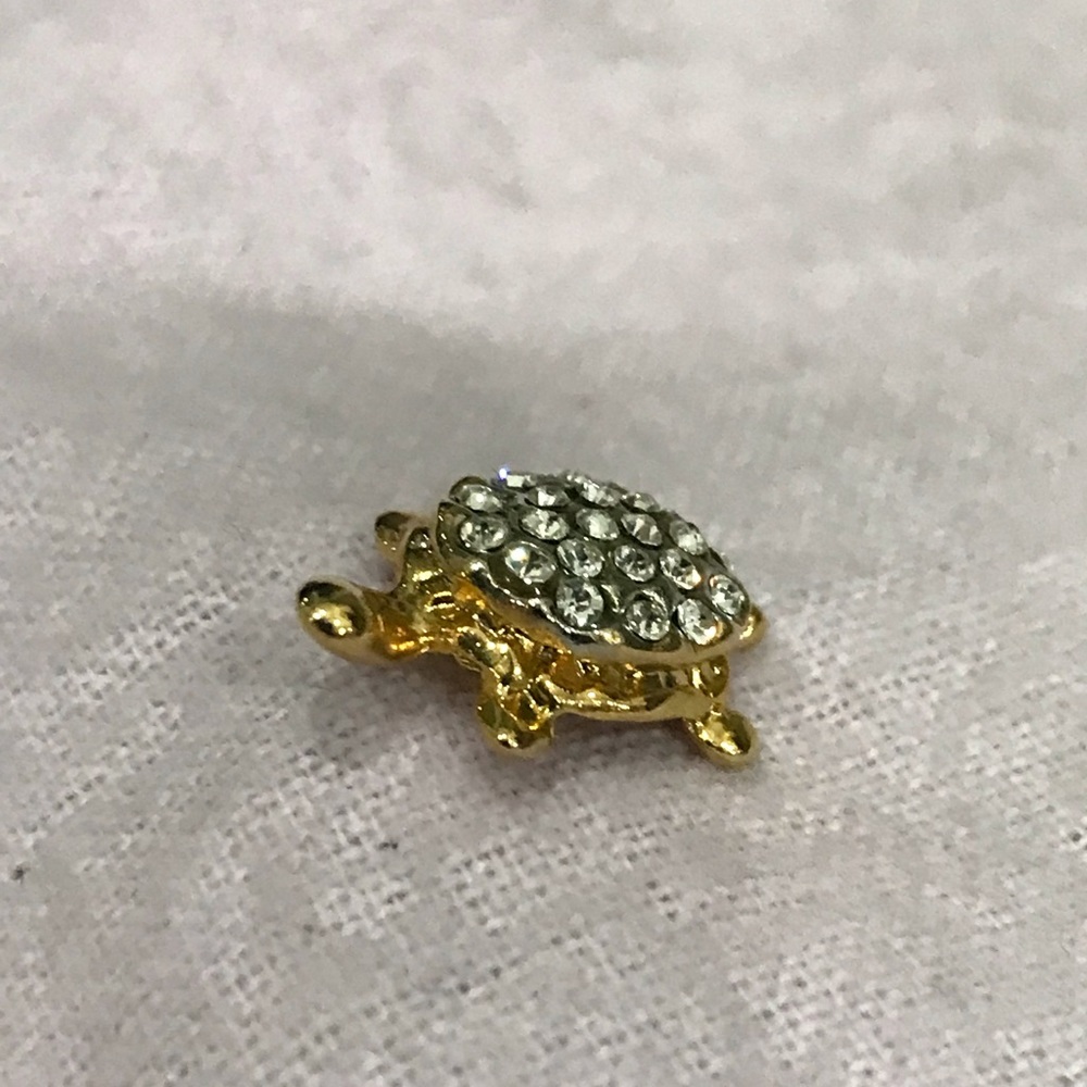 NWOT Adorable Crystal Turtle Pin - Picture 2 of 5